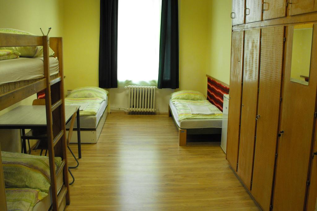 Mogyorodi Hostel Βουδαπέστη Δωμάτιο φωτογραφία