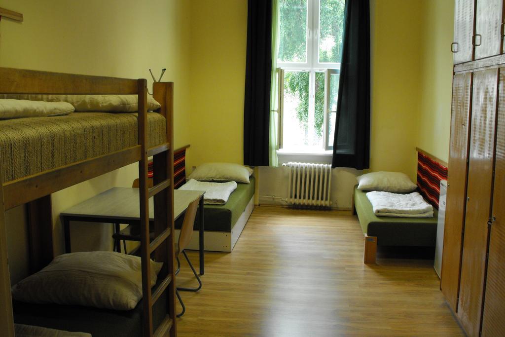 Mogyorodi Hostel Βουδαπέστη Δωμάτιο φωτογραφία