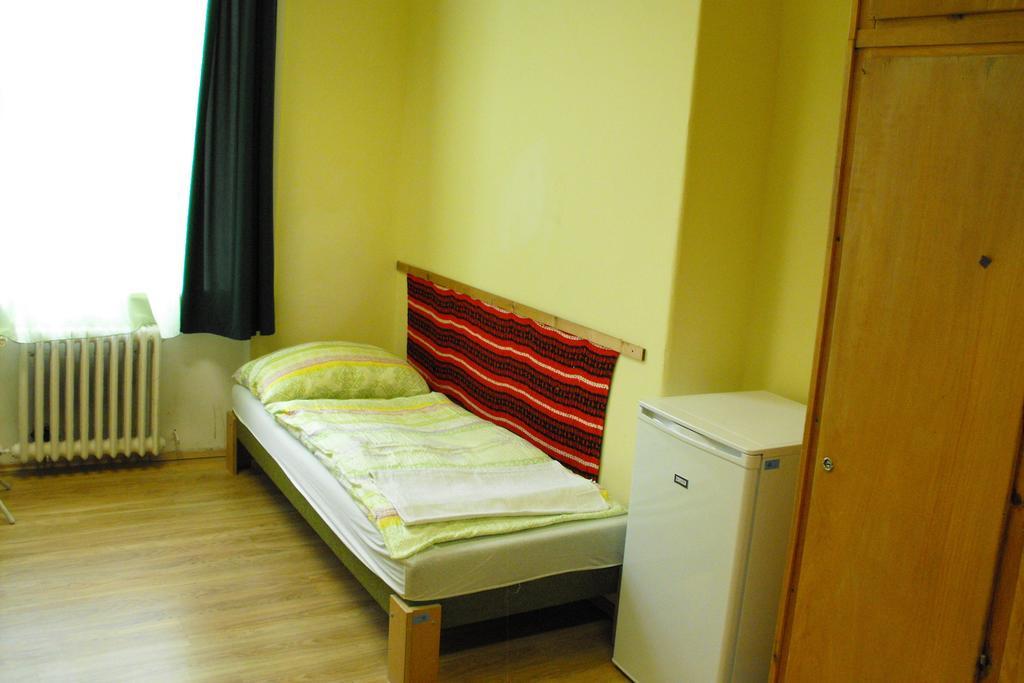 Mogyorodi Hostel Βουδαπέστη Δωμάτιο φωτογραφία